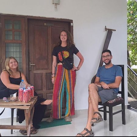 Abru'S Holidays International Travelers Alappuzha Exteriör bild