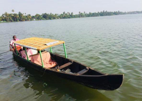 Abru'S Holidays International Travelers Alappuzha Exteriör bild